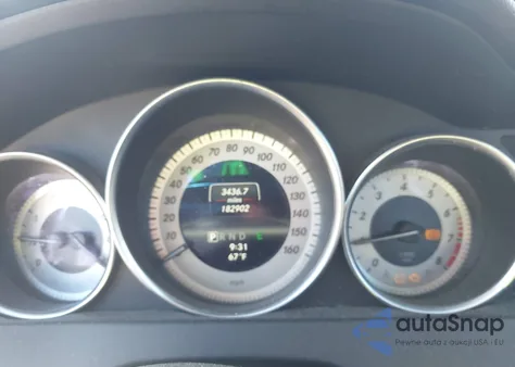 2013 Mercedes-Benz C 300 Sport 4Matic z USA, uszkodzony, nr VIN WDDGF8AB8DR287011